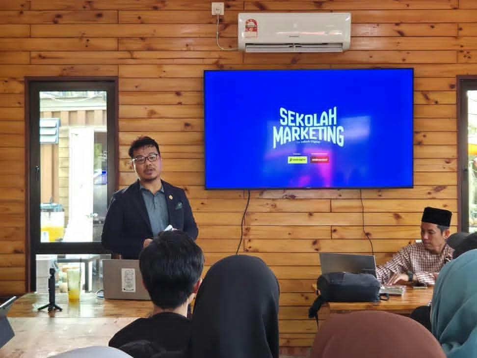 Private Event Session talk with learners listening